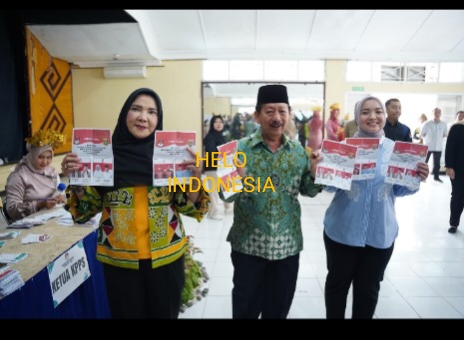 Incumbent Eva Dwiana dan Keluarga Memilih di TPS 05 Taman Budaya