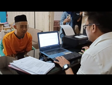 Bocah SD Dicekoki Anggur Merah Lalu Disetubuhi 5 Kali di Waykandis