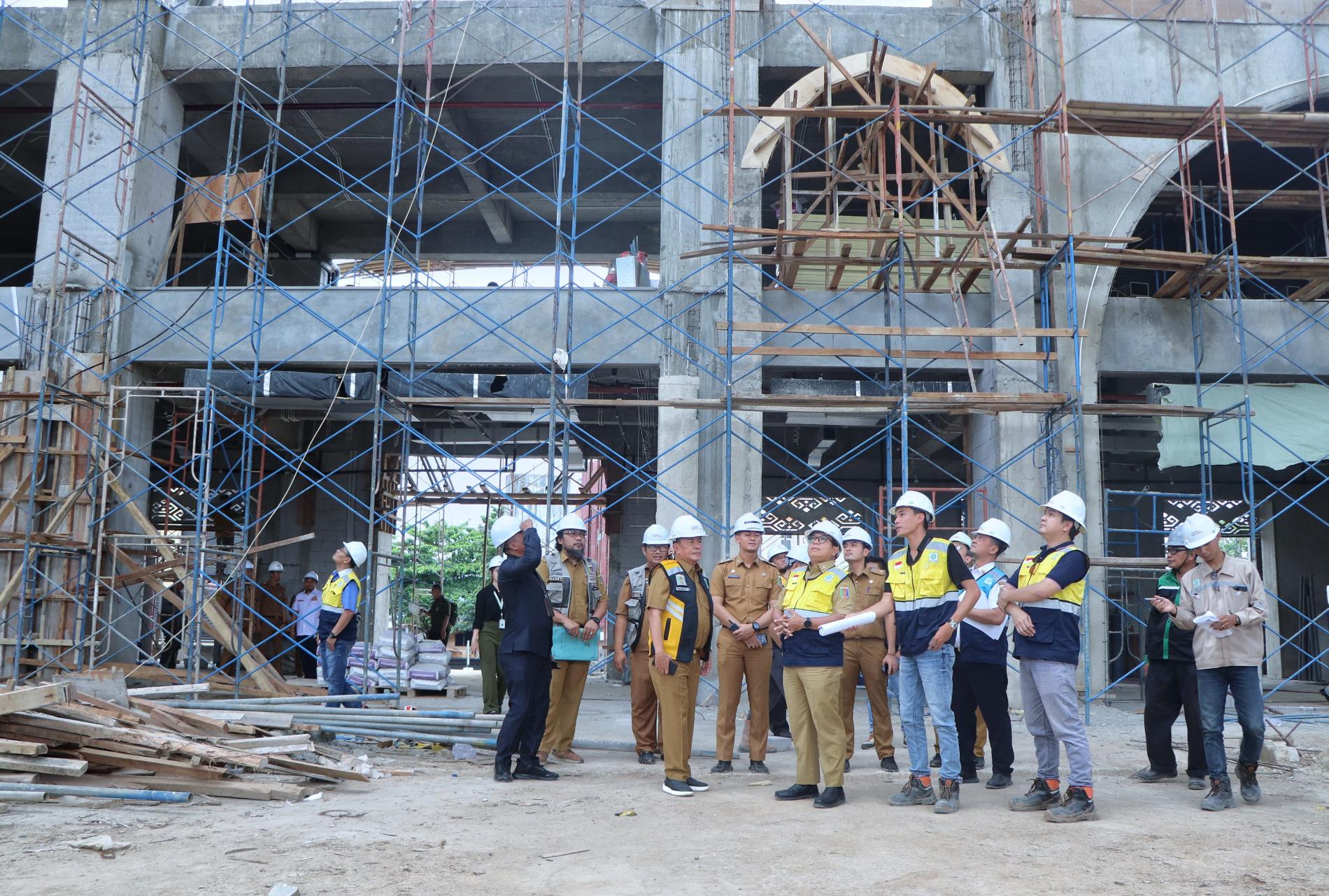Pj. Gubernur Samsudin Tinjau Renovasi Stadion Pahoman dan Masjid Raya Al-Bakrie Saburai