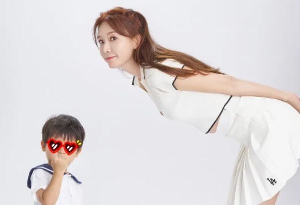 Lin Chi-ling Rayakan Ultah ke-50 dengan Foto Mengharukan Brsama Putranya