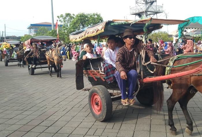 Pawai Panjang Jimat, 300 Anak Peserta Khitan Tabarukkan Ngalap Berkah Haul ke-522 Sultan Fattah