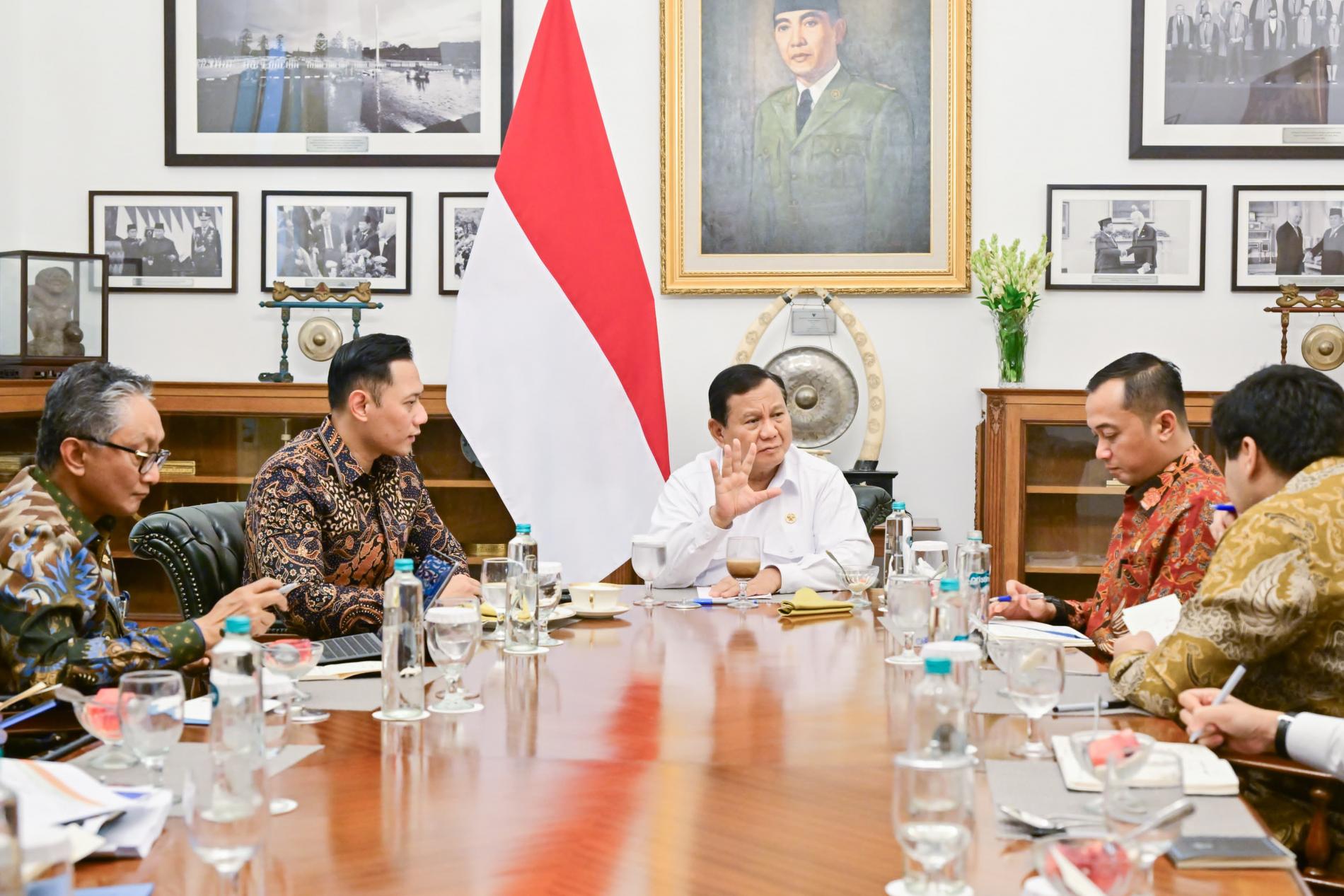 Presiden Prabowo Subianto Serahkan DIPA dan TKD Tahun Anggaran 2025 serta Luncurkan Katalog Elektronik Versi 6.0, Menteri Dody: Fokus Laksanakan Program 2025