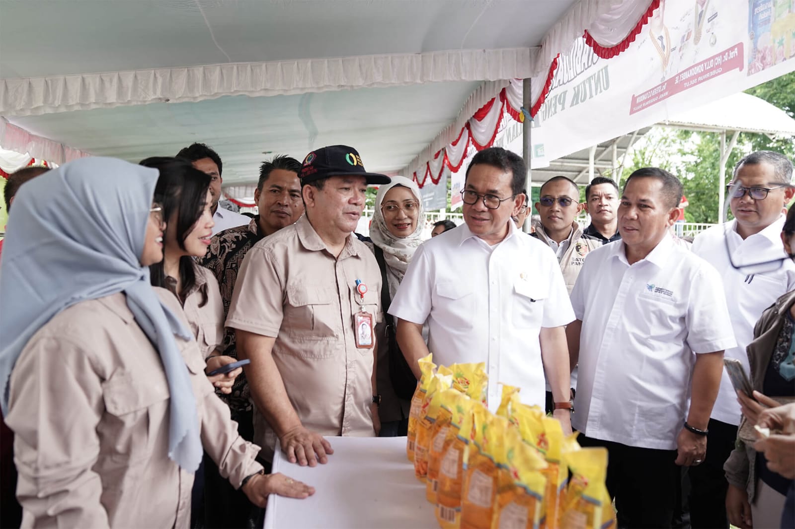 Mendag Kunjungi Gerakan Pangan Murah (GPM) di Kota Manado
