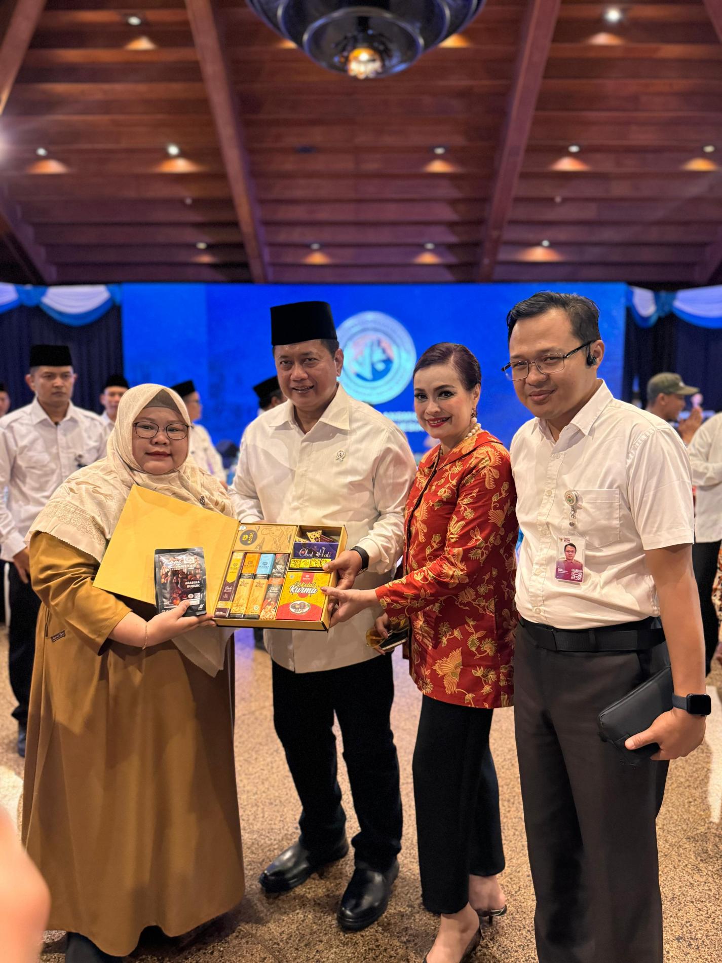 Geliat UMKM Camilan Coklat di Kawasan Transmigrasi Polewali Mandar, Wamen Transmigrasi: Kementrans Akan Bangun Industri Coklat