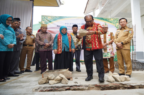 Pj Gubernur Samsudin Lakukan Peletakan Batu Pertama Pembangunan Masjid SMAN 1 Pringsewu