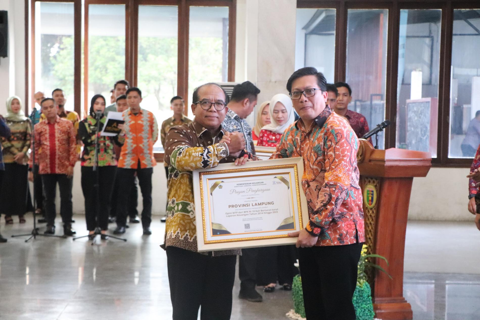 Pj. Gubernur Samsudin Serahkan DIPA Dan TKD Tahun Anggaran 2025