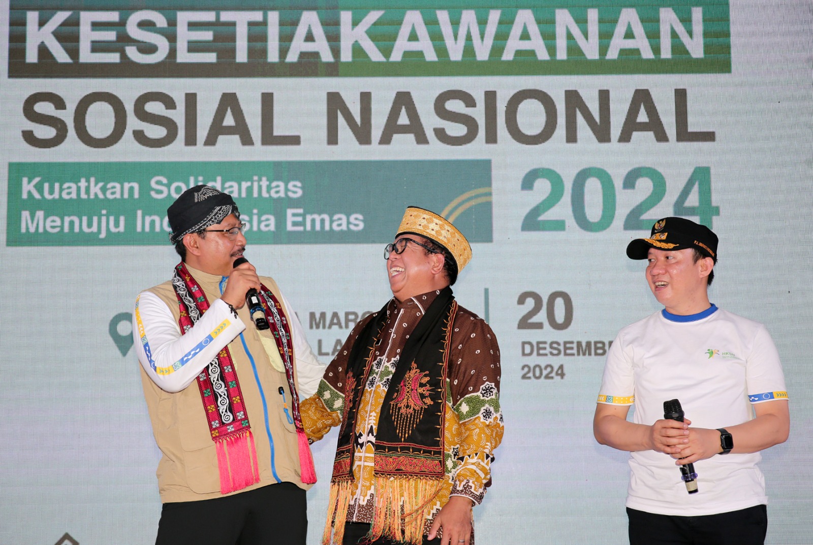 Pj. Gubernur Lampung Samsudin Dampingi Mensos Gus Ipul dalam Perayaan Hari Kesetiakawanan Sosial Nasional 2024 di Pringsewu