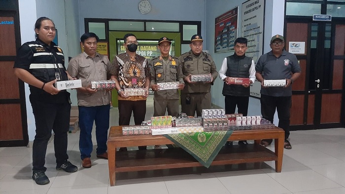 Petugas Gabungan Sita Ribuan Batang Rokok Ilegal di Rembang