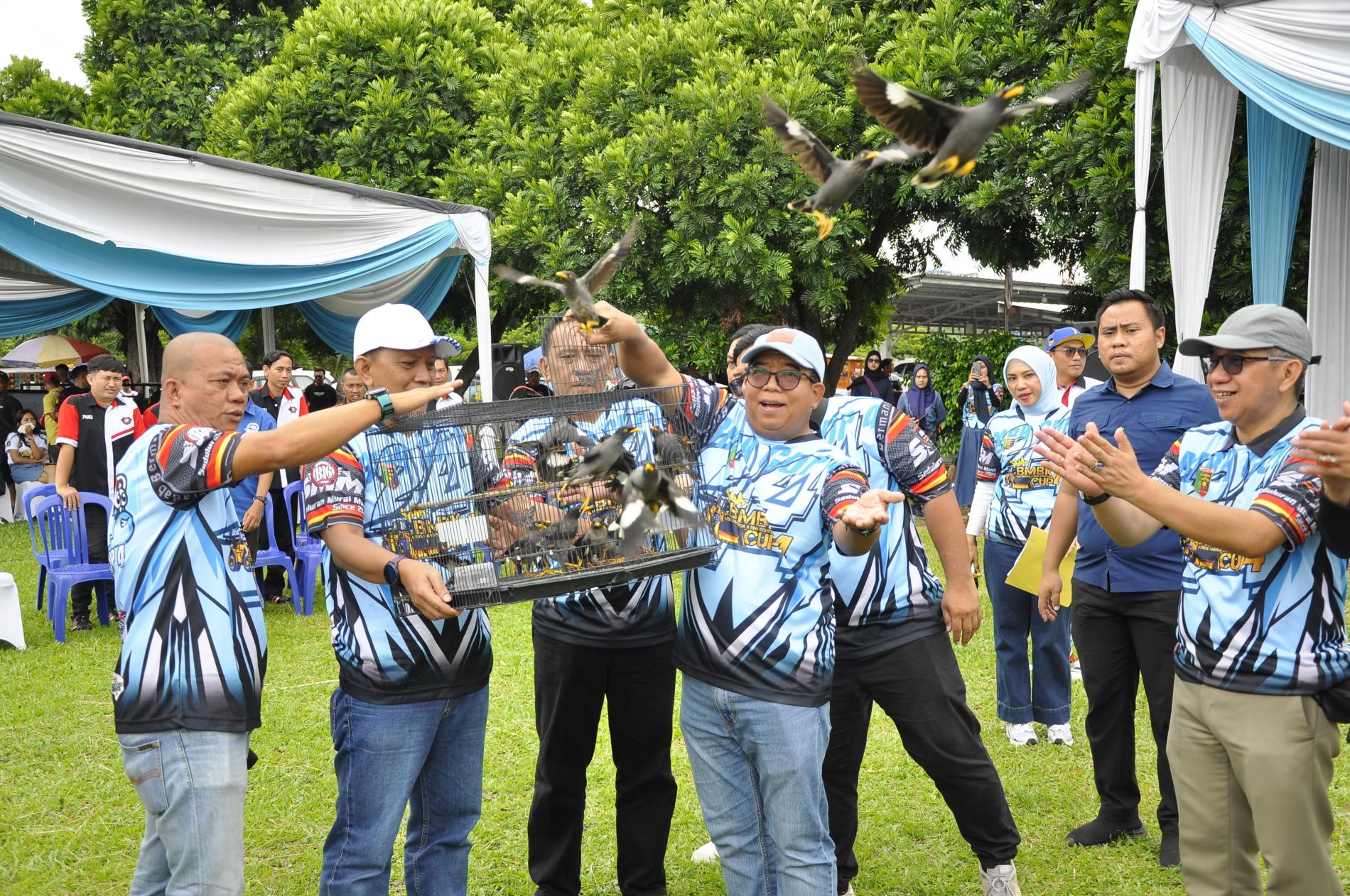 Pj Gubernur Lampung Membuka Pameran Lomba Burung Berkicau Tingkat Nasional Dalam Rangka Hari Bakti PU Ke-79 Tahun 2024