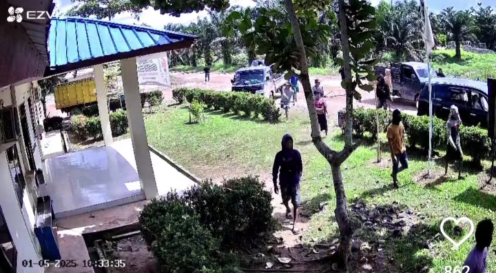 Warga Rusak Kantor dan Bakar Traktor Perkebunan Sawit di Mesuji