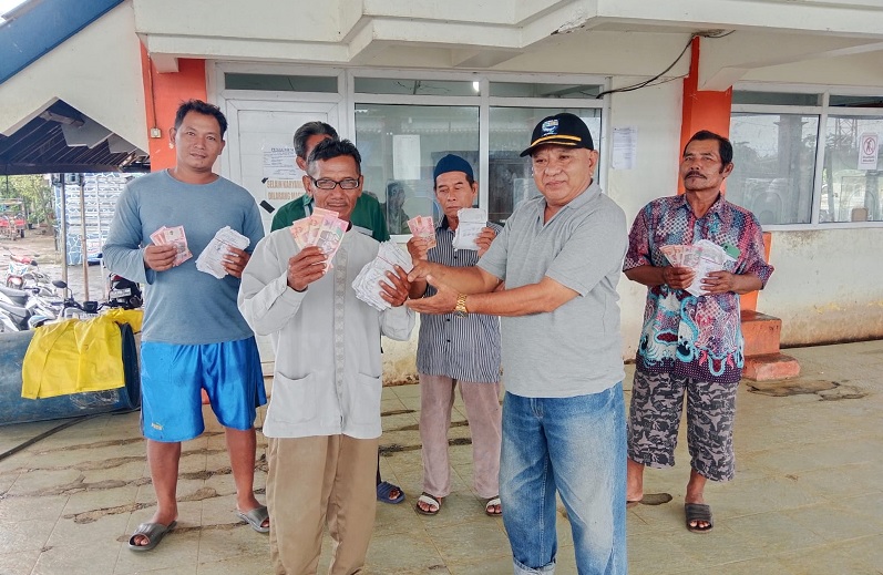 Cuaca Ekstrem, KUD Mina Jaya Salurkan Dana Saving kepada Nelayan di Kendal