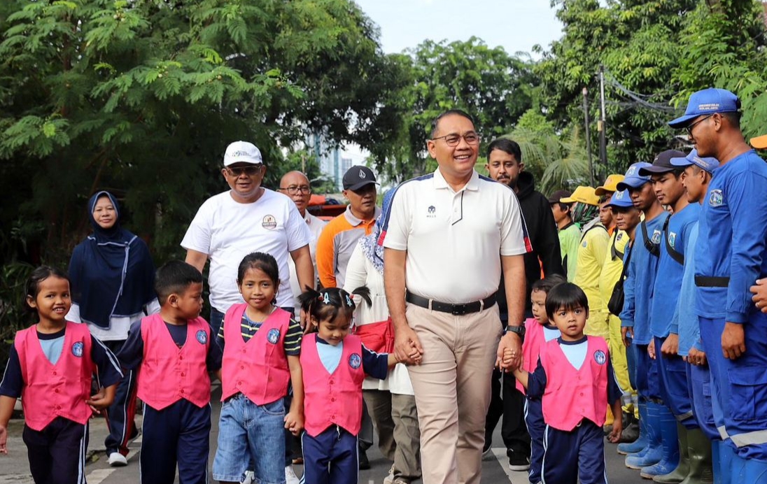 Dekot Apresiasi Gerakan Gotong Royong Kerja Bakti Gerebek Lumpur Jalan Percetakan Negara X Rawasari Kompak