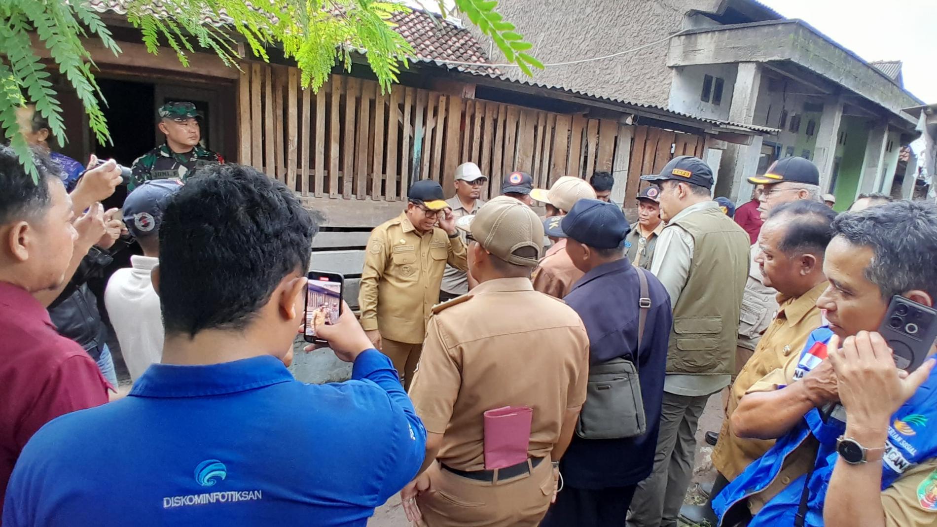 Pj Gubernur Lampung Tinjau Warga Terdampak Banjir di di Pesawaran