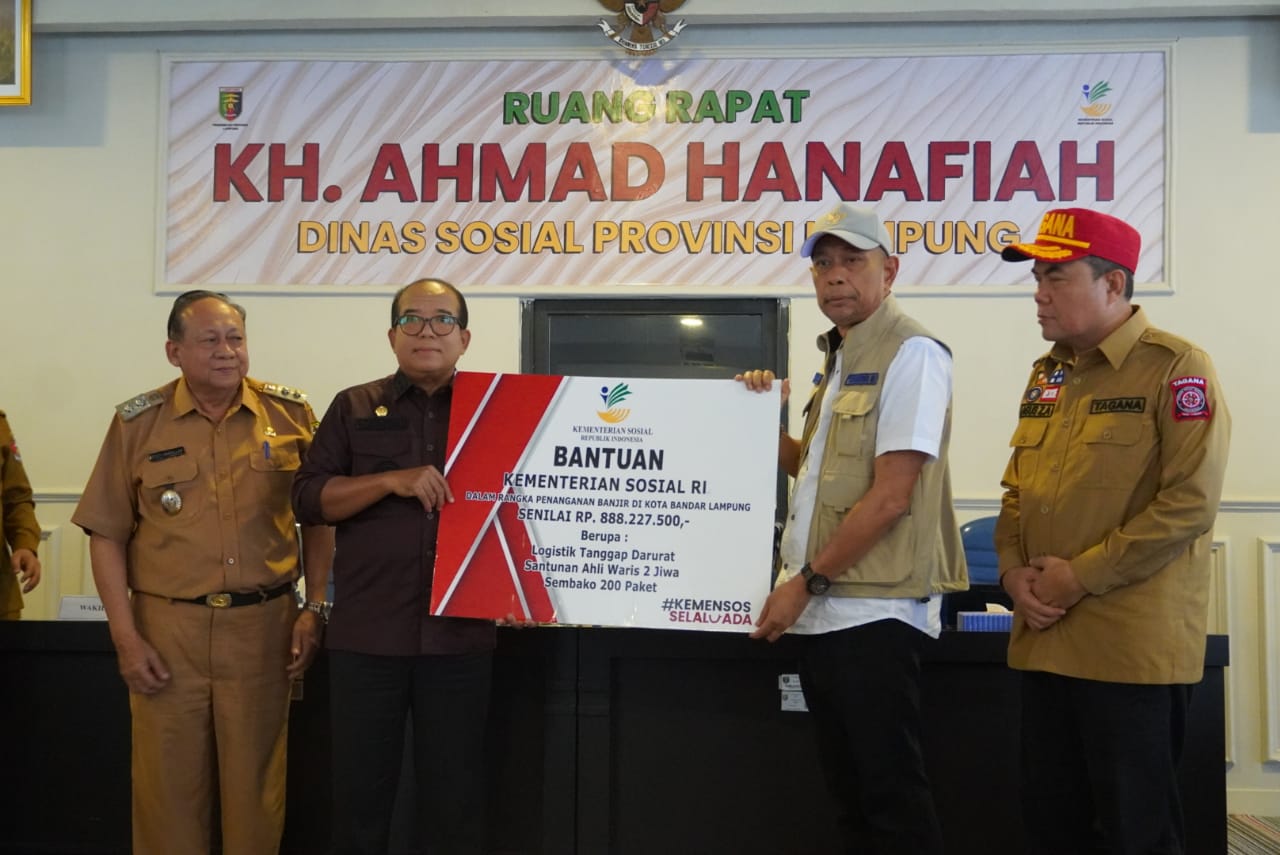 Pj Gubernur Lampung Apresiasi Bantuan Kemensos RI dalam Penanganan Banjir di Lampung