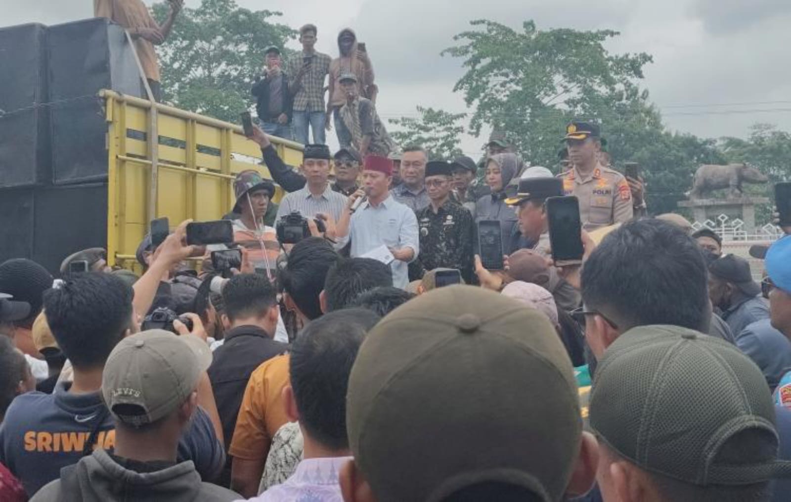 Petani Singkong Lampung Timur Kembali Serbu Kantor Bupati