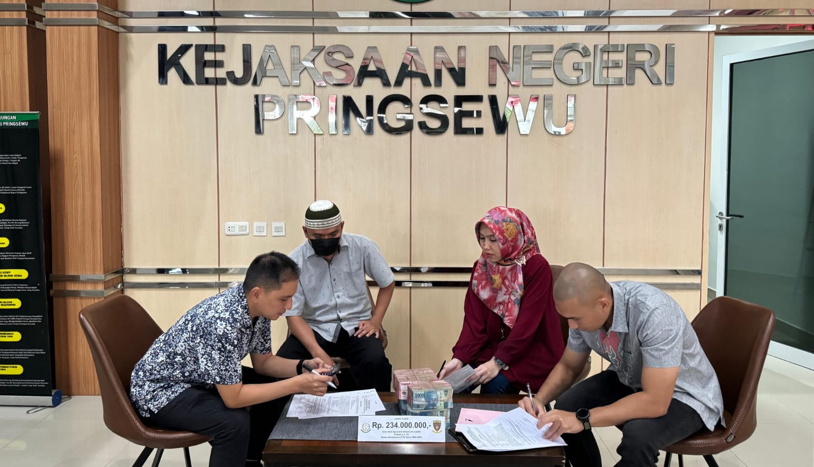 Kembali Tersangka Korupsi LPTQ Pringsewu Kembalikan Uang Korupsi ke Kejari