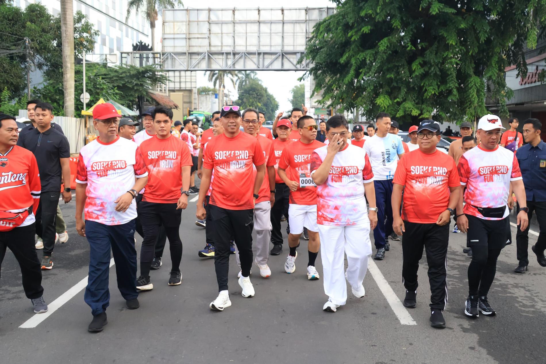 Pj. Gubernur Samsudin Lepas Ribuan Peserta Soekarno Fun Run Lampung Dorong Semangat Generasi Muda
