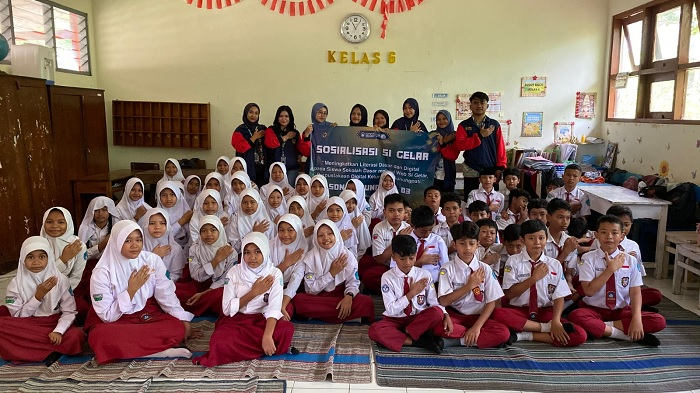 Mahasiswa KKN UPGRIS Kelompok 33 Gunungpati 2025 Kenalkan Perpustakaan Digital bagi Siswa SD