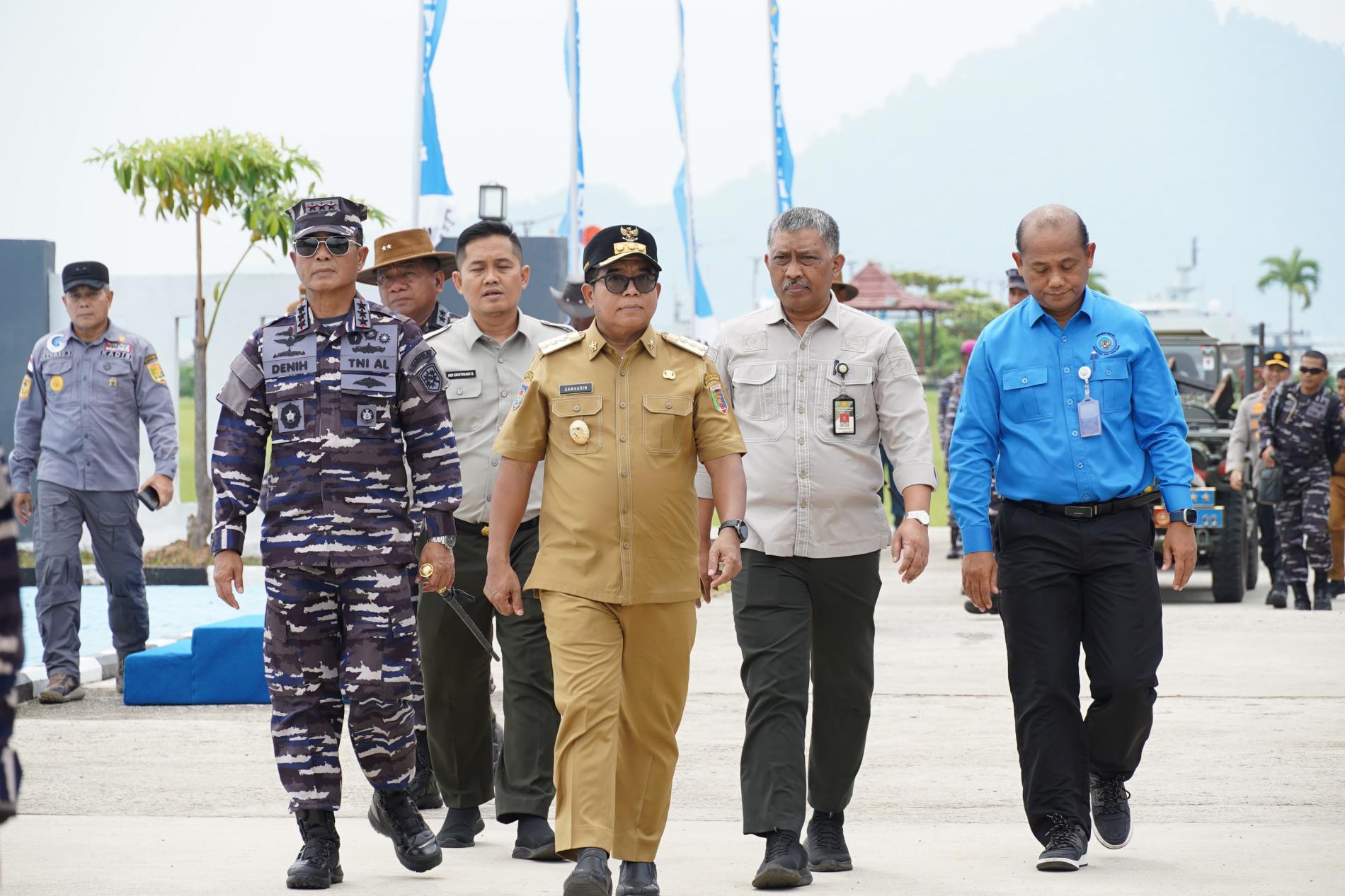 Pj. Gubernur Samsudin Dampingi Kunjungan KSAL Tinjau Program Ketahanan Pangan TNI AL di Lampung