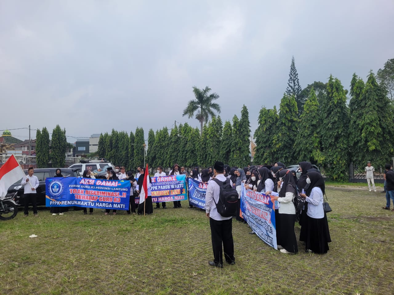 Forum Guru Honorer Lampung Aksi ke DPRD Lampung. Mereka Titip Aspirasi