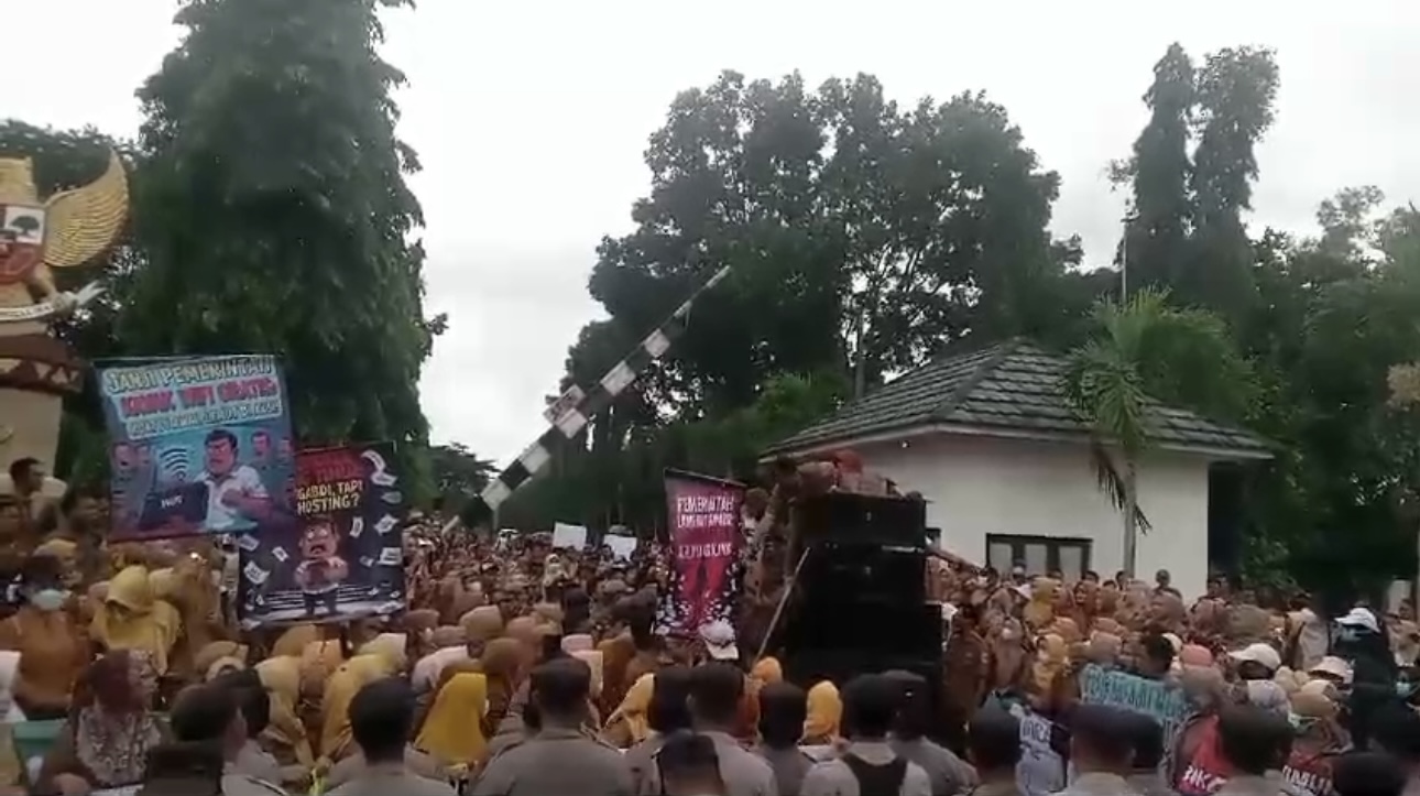 Ribuan Tenaga Honorer Lampung Timur Tuntut Kejelasan Status Kepegawaian