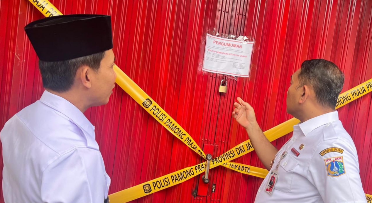 Dua Toko Penjual Miras Jalan Rasamulia Bungur Disegel Polisi Pamong Praja