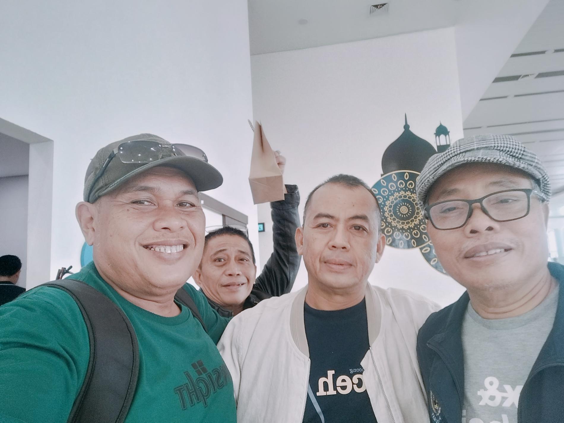 M. Nasir, pengurus PWI Pusat (kanan)