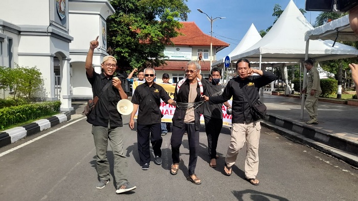 Stop Kekerasan, Wartawan Kendal Gelar Aksi Teatrikal dan Sarasehan