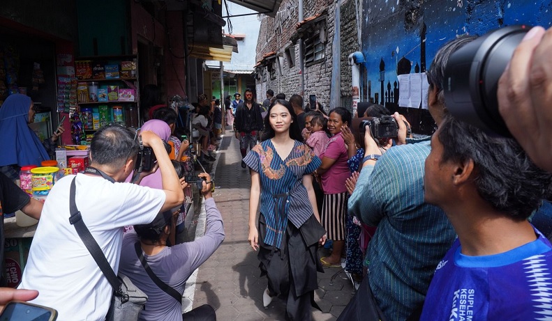 Sukacita Bersama lewat Fashion Show, Cara Samuel Wattimena Perkuat Eksistensi Kampung Bustaman