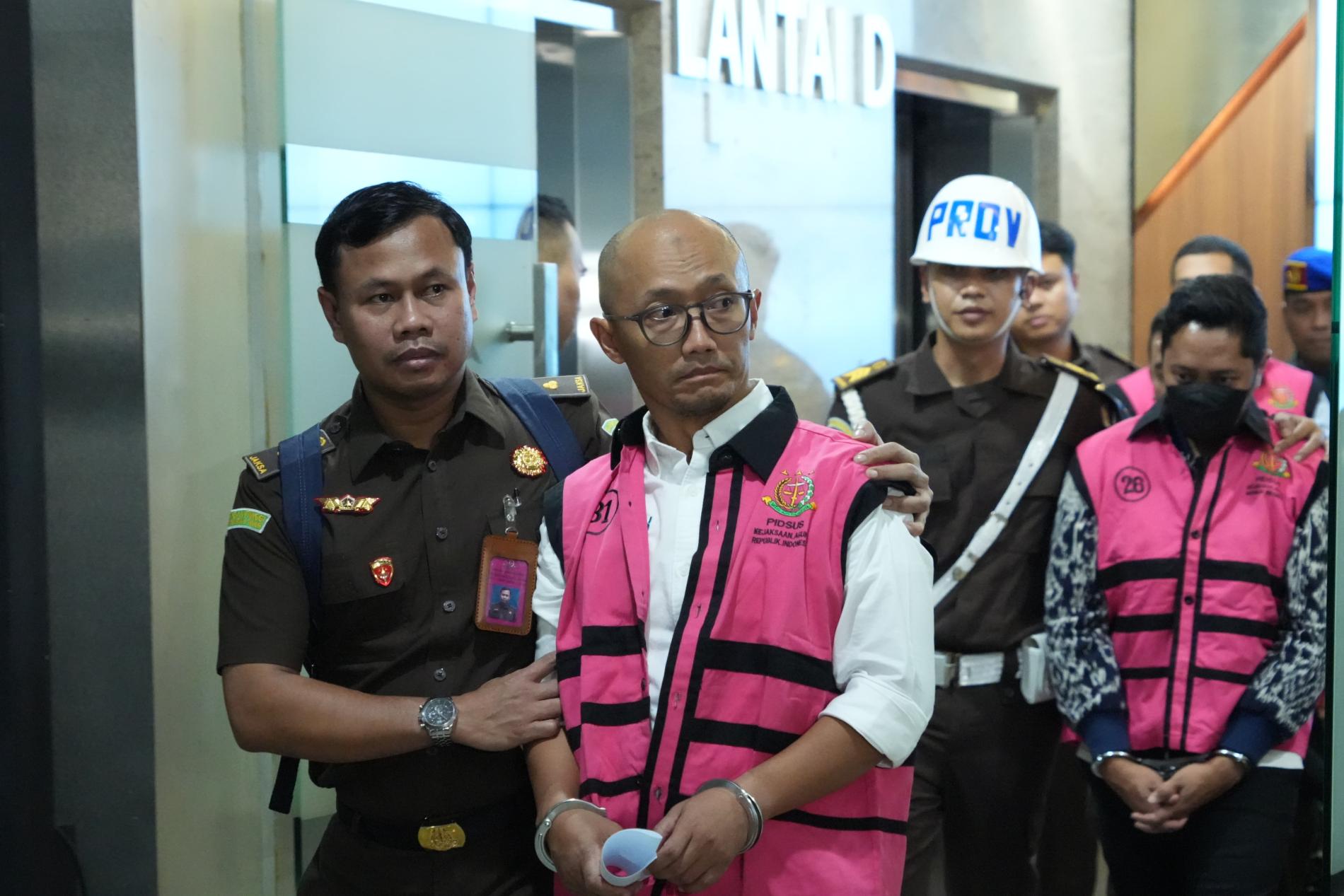 Kejaksaan Agung Tetapkan dan Tahan 7 Tersangka Korupsi Tata Kelola Minyak Mentah di PT Pertamina