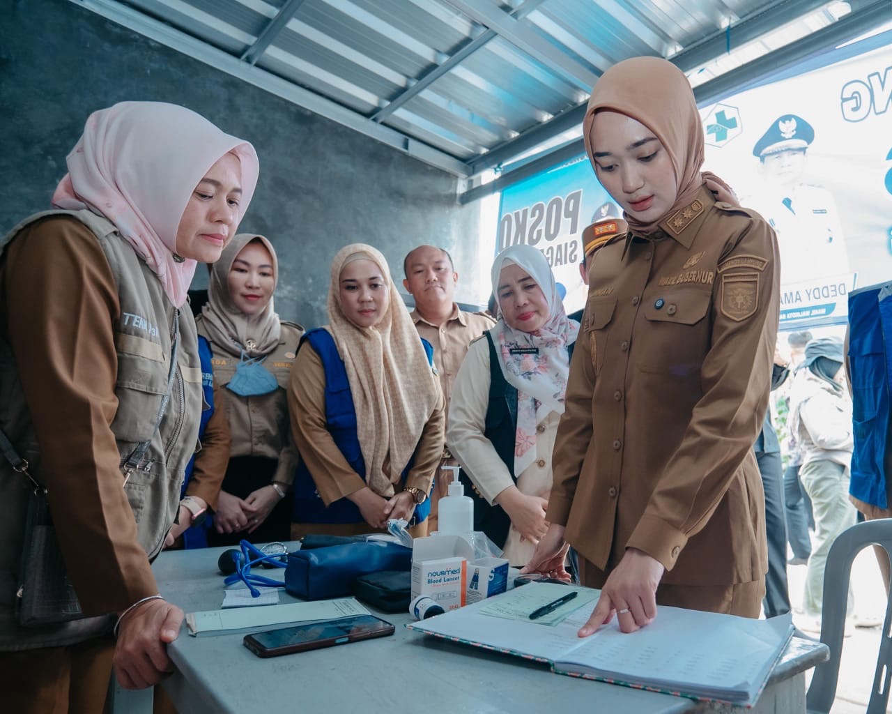 Wagub Jihan Tengok Posko Kesehatan di Lokasi Banjir Turi Raya