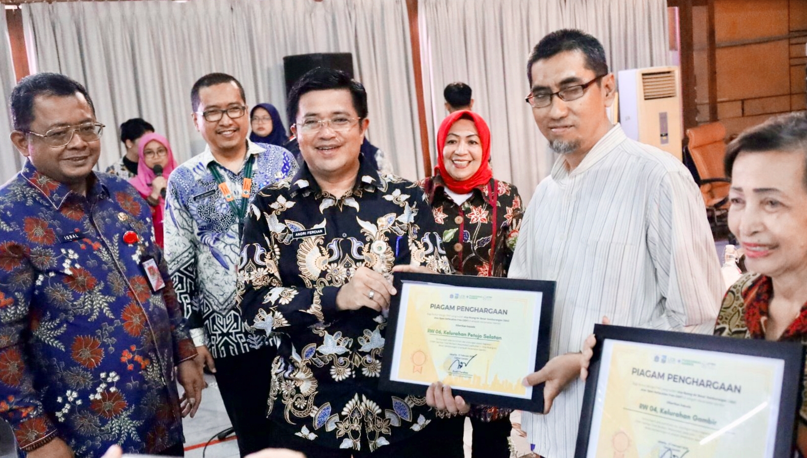 PLT Wakil Wali Kota Jakpus H. Iqbal Akbarudin Didampingi Camat Gambir Andri Ferdian