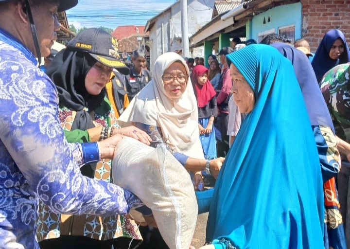 Pulang Retret, Wali Kota Eva Langsung Bantu Warga Terdampak Hujan Lebat