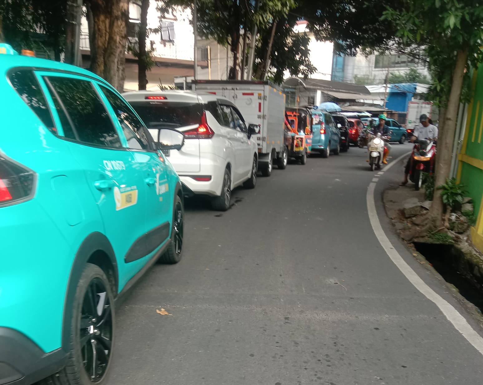 Macet Parah Puluhan Mobil Berderet Disepanjang 