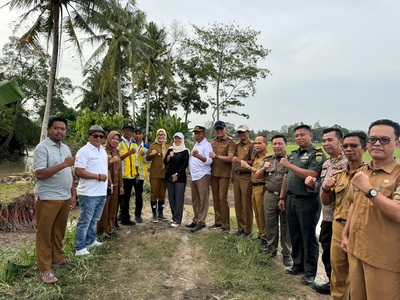 Revitalisasi Tanggul Pasca Banjir, Pemkab Lampung Selatan dan DPRD Provinsi Lampung Kolaborasi Turunkan Alat Berat
