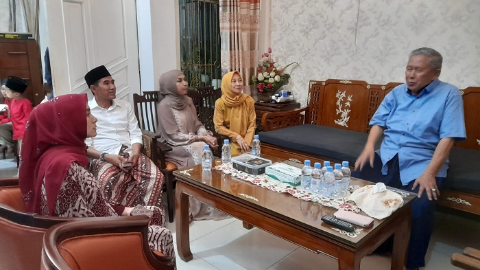 Jenguk HR Mastur, Bupati Kendal Didoakan Pimpin Kendal Lebih Satu Periode