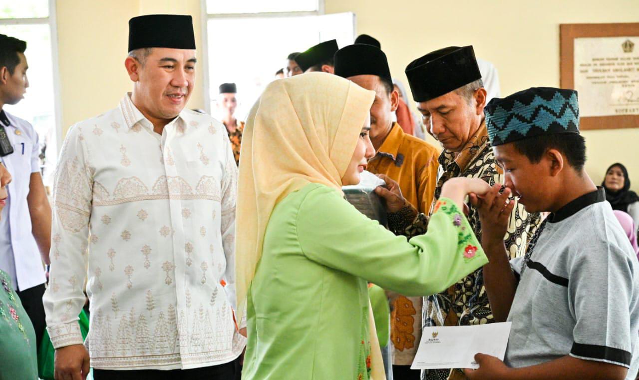 Bupati Dendi Safari Ramadan dan Serahkan Bantuan, di Kedondong