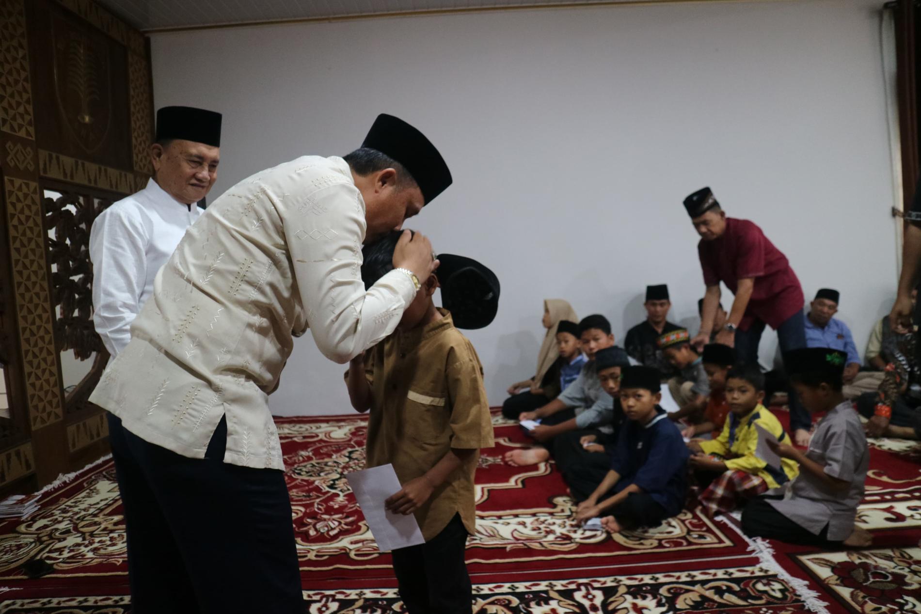 Gelontorkan Program Pemberian Insentif Guru Ngaji, Parosil Harap Dapat Menciptakan Kaum Malenial Berahlak Baik