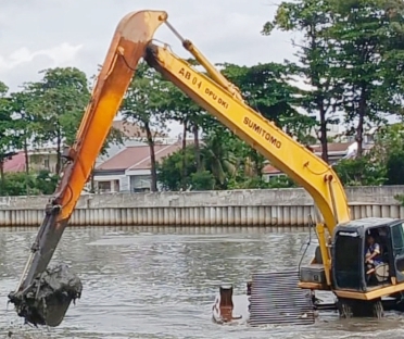 Alat berat Sudin SDA Jakut