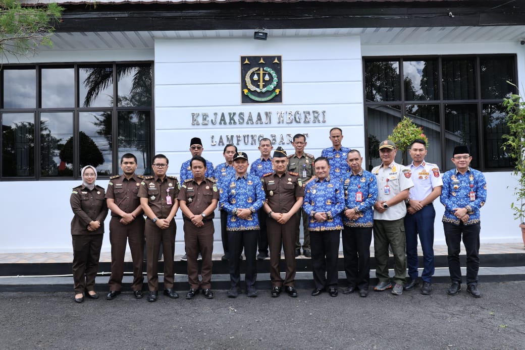 Perkuat Sinergi, Bupati Parosil dan Wabup Mad Hasnurin Sambangi Kantor Forkopimda