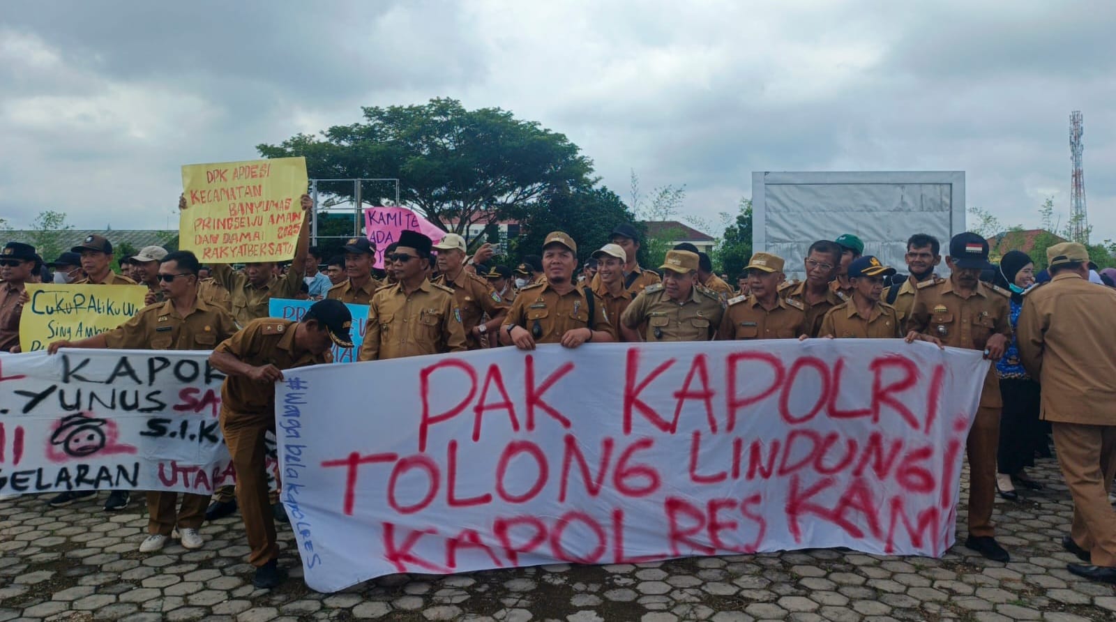 Bela Kapolres Pringsewu, Ratusan Massa Gelar Aksi Damai