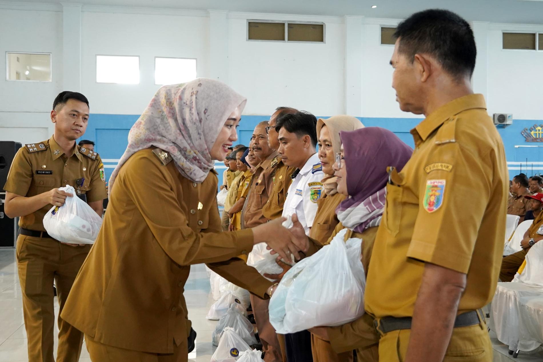 Korpri Ramadan Berbagi, Wagub Jihan Nurlela Salurkan Bantuan untuk ASN Golongan I dan II