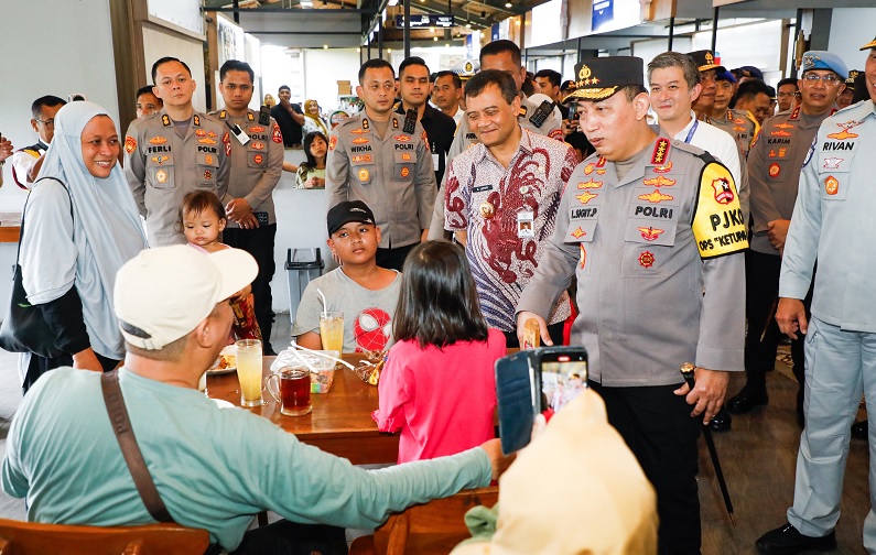 Kapolri dan Gubernur Jateng Pantau Rest Area, 40 Persen Pemudik Sudah Balik ke Jakarta