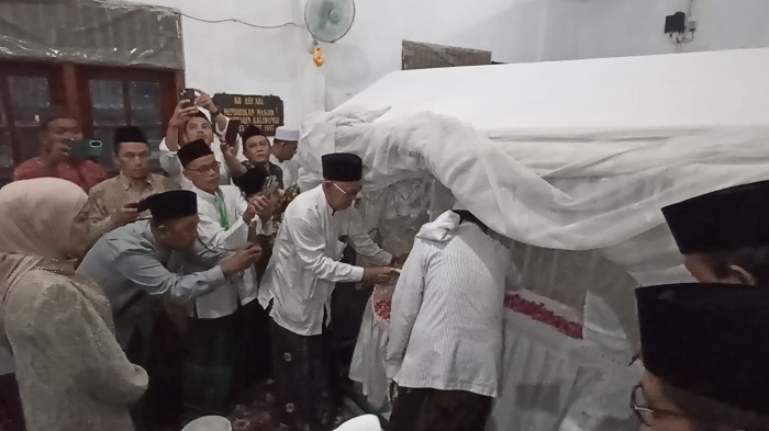 Tradisi Syawalan, Makam KH Asy’ari Kendal Dipadati Peziarah