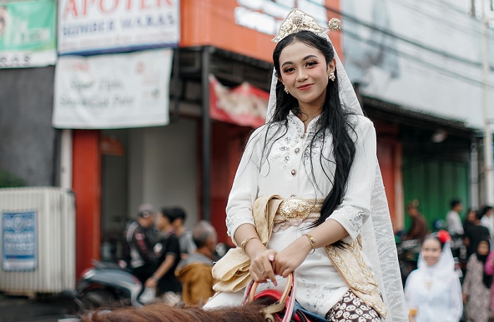 Ini Perasaan Devira saat Perankan Nyai Pandansari dalam Kirab Syawalan Boja