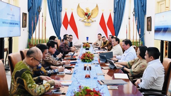 Presiden Prabowo Bahas Respons Ekonomi Global dan Kebijakan Tarif bersama Jajaran Kabinet