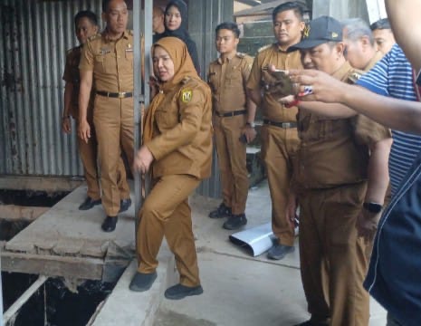 Bandel, Pemkot Bandarlampung Bongkar Bangunan Liar Ganggu Drainase