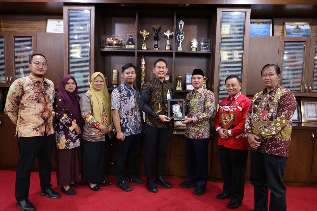 Bupati Lambar Terima Audiensi BPJS Ketenagakerjaan Bahas Peningkatan Kepesertaan Pekerja.