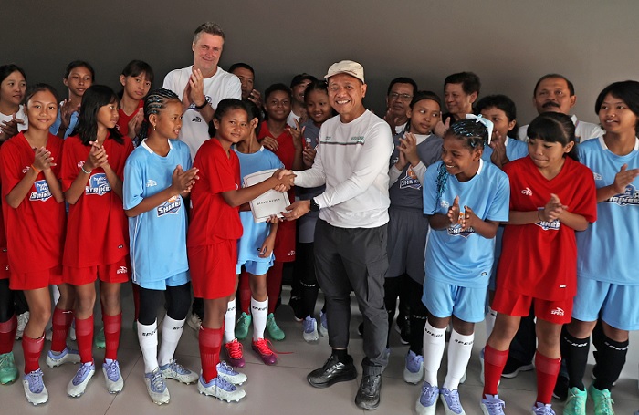 Bupati Kudus Dukung Tim MilkLife Shakers dan HydroPlus Strikers ke Turnamen JSSL Singapore 7’s