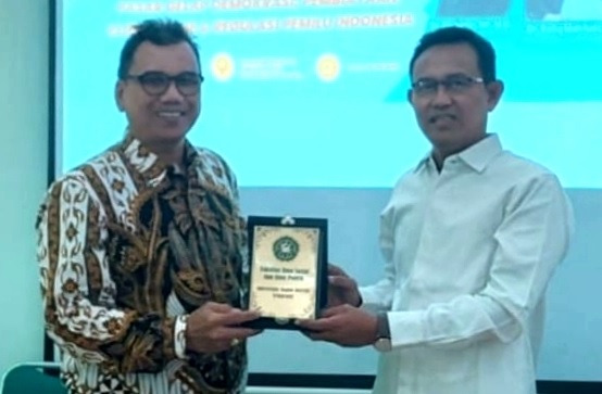 Mahasiswa MIP Unwahas Gelar Kuliah Umum dan Bedah Buku Pasar Gelap Demokrasi Karya Rofiq Mahfudz